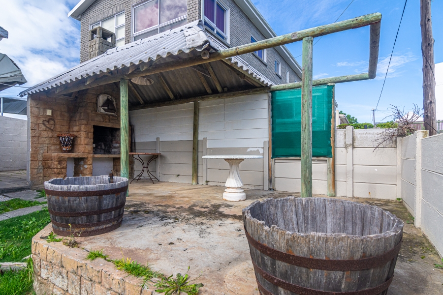 3 Bedroom Property for Sale in De Kelders Western Cape